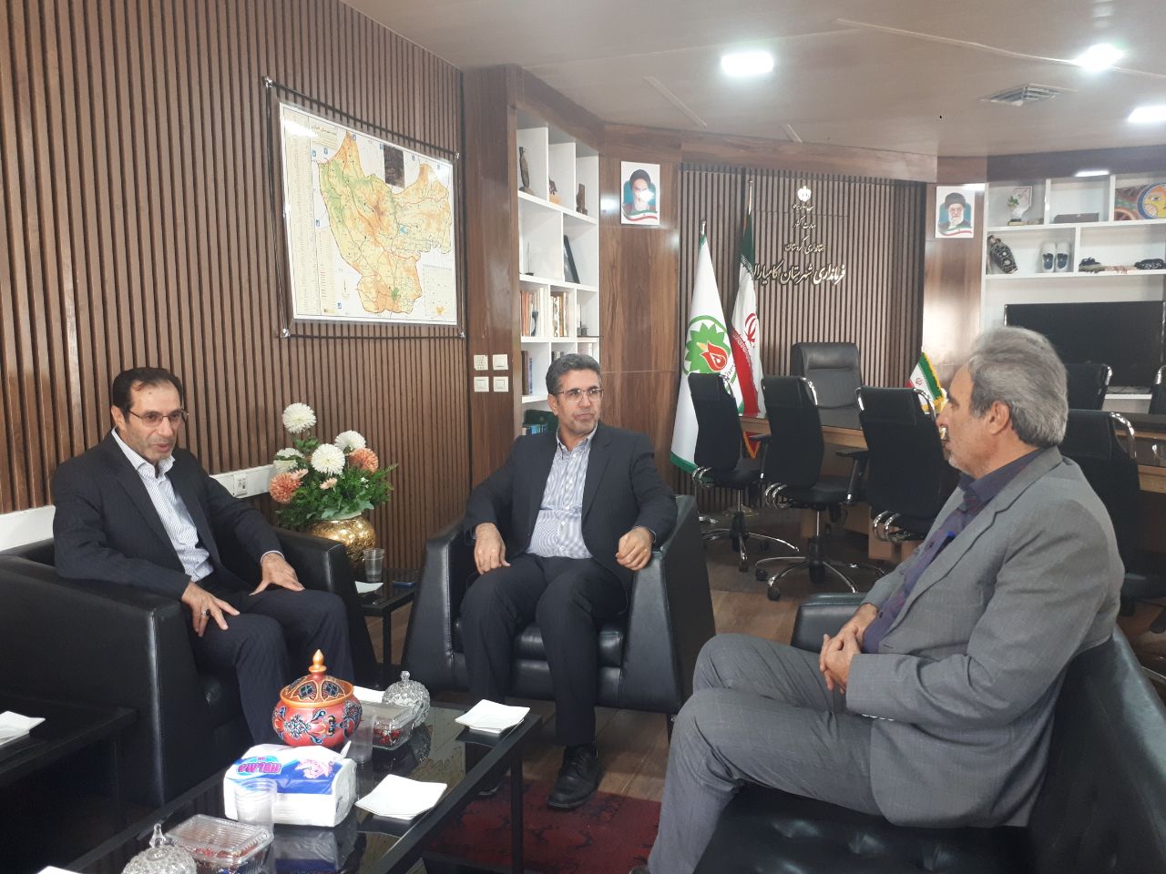 نشست فرماندارشهرستان کامیاران و مدیر تعاون روستایی استان